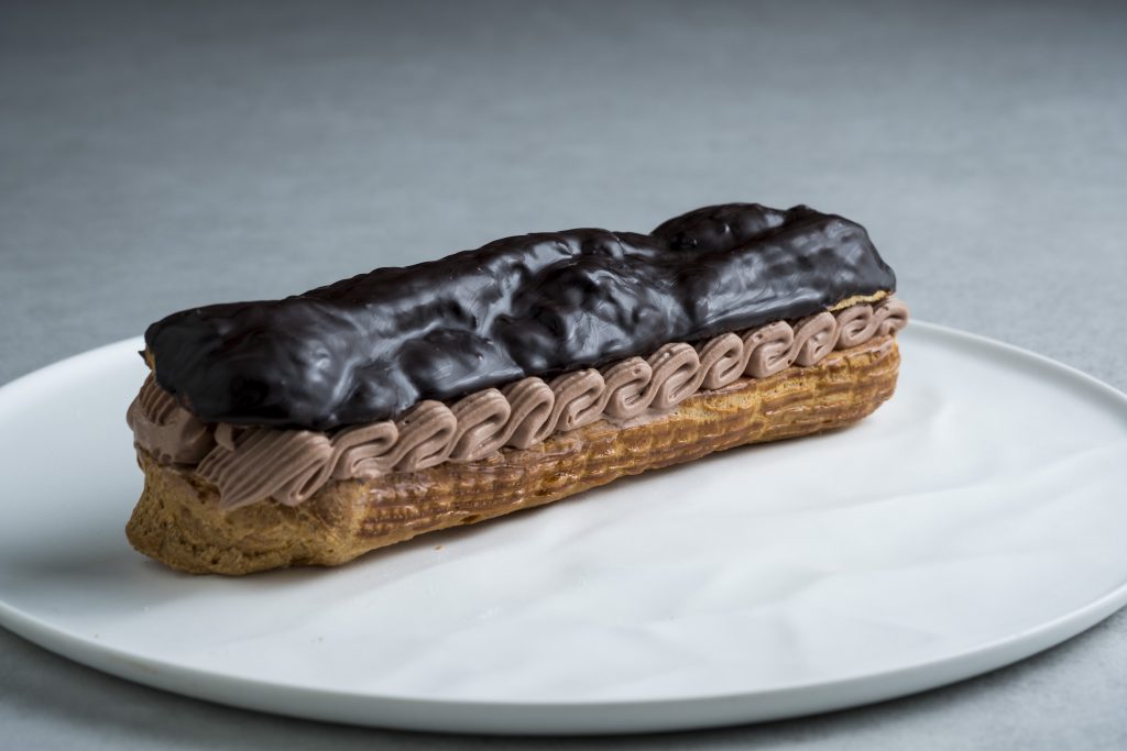 20cm超えの大きなエクレアチョコレート